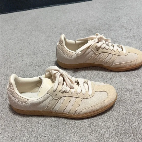 Adidas Cream and Tan Sambas - Picture 5 of 7